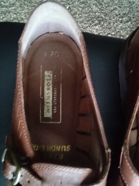 These Vintage Florsheim Leather Huaraches are a stylish and comfortable slip-on main image 4